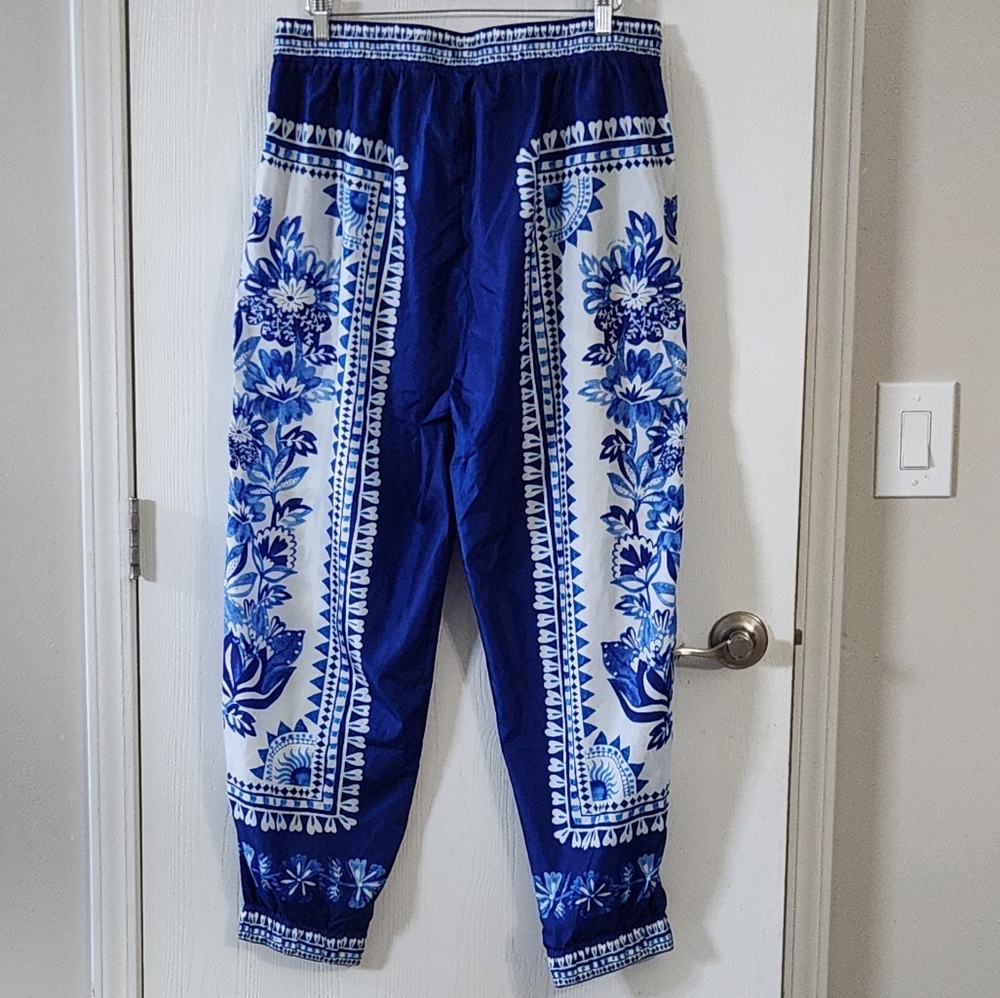New!FARM‎ Rio Flora Tapestry Pants - Picture 11 of 16